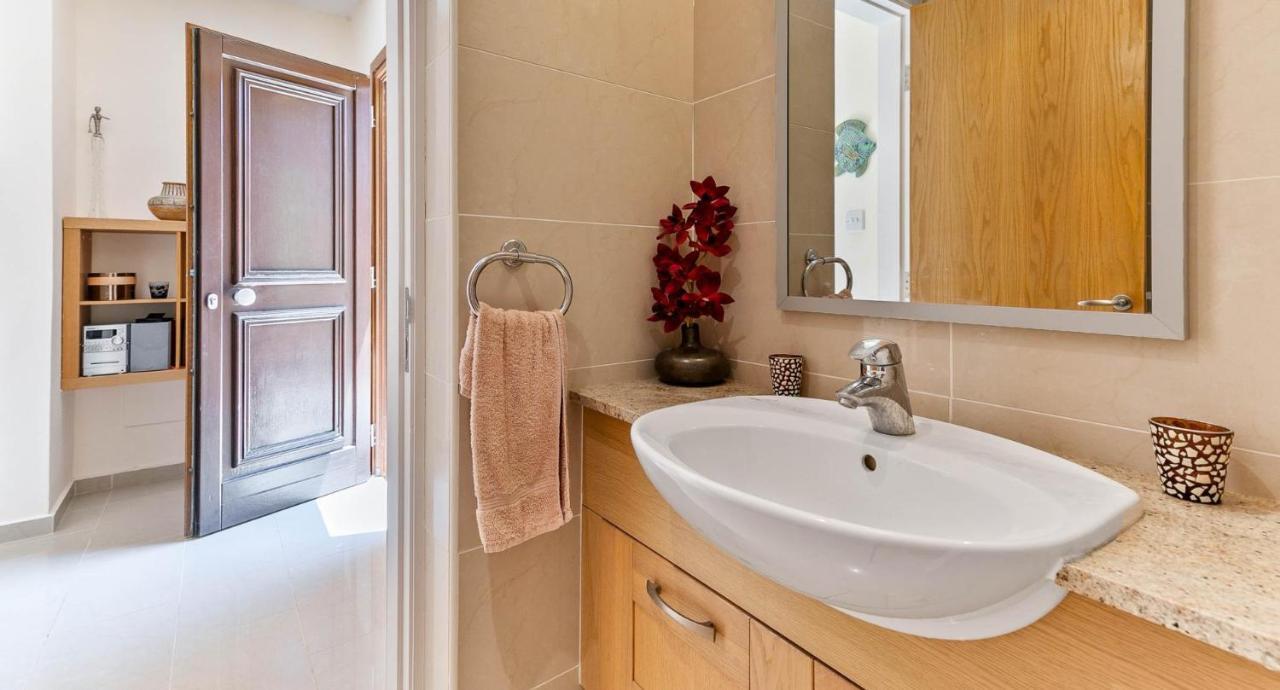 Fantastic Junior Villa Cz02 Salamis With Gorgeous Views, Aphrodite Hills Kouklia Exterior photo